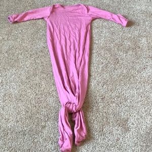 Perfect newborn-4 month onesie.